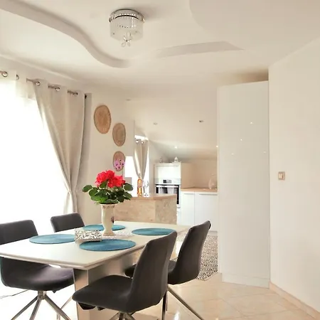Sea View Apartment Kali