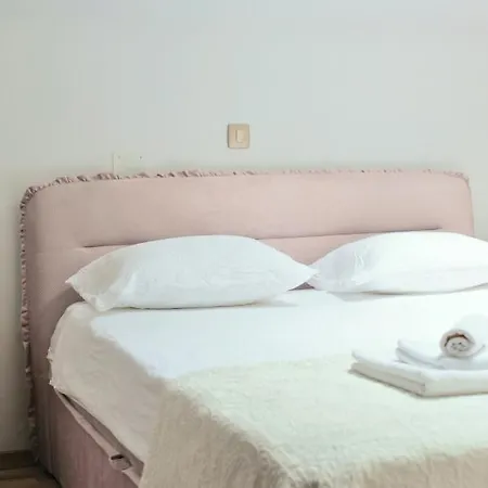 Sea View Apartment *